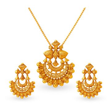 Tanishq 22 Karat Gold Pendant Earrings Set