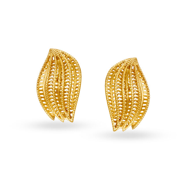 Modish Yellow Gold Spathe Pendant and Earrings Set