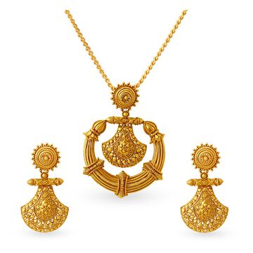 Tanishq 22 Karat Gold Pendant Earrings Set