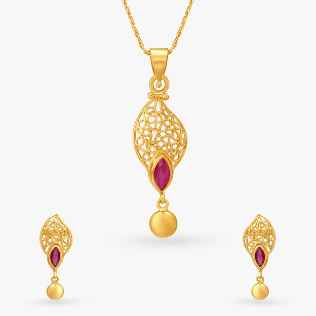Graceful Pendant with Earrings Set 
