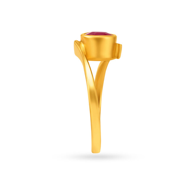 Resplendent Ruby Gold Finger Ring