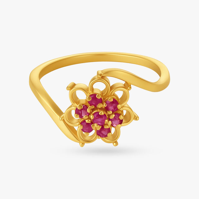 Compelling Floral Gold Ring