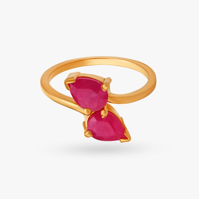 Minimalistic Ruby Studded Gold Ring