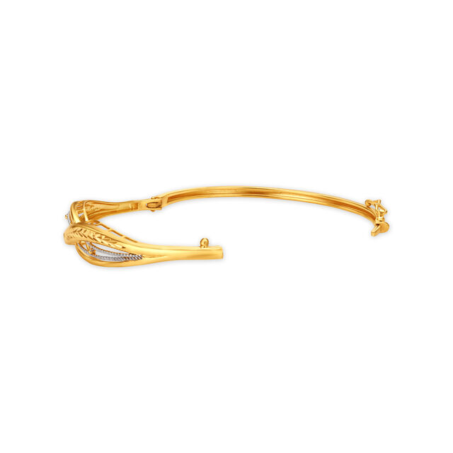 Mesmerising Modern Oval Bangle 2