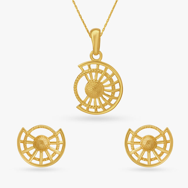 Tanishq Gold Pendant and Earrings Set 