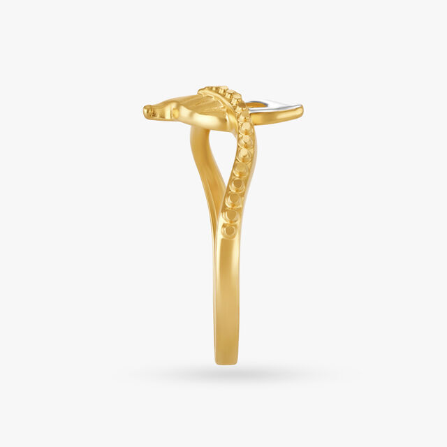 Stylish Leafy Ring
