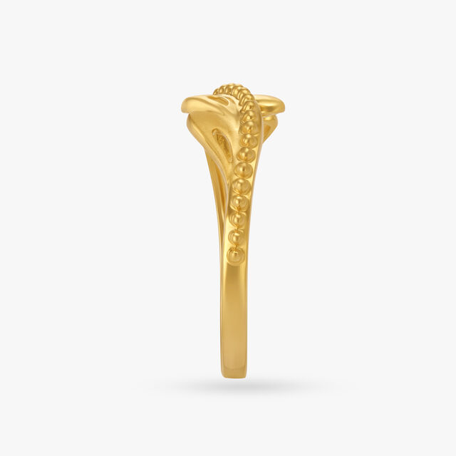 Elegant Crossover Ring