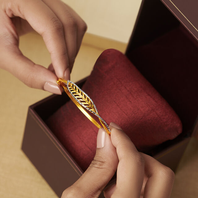 Charming Leaf Bangle 2