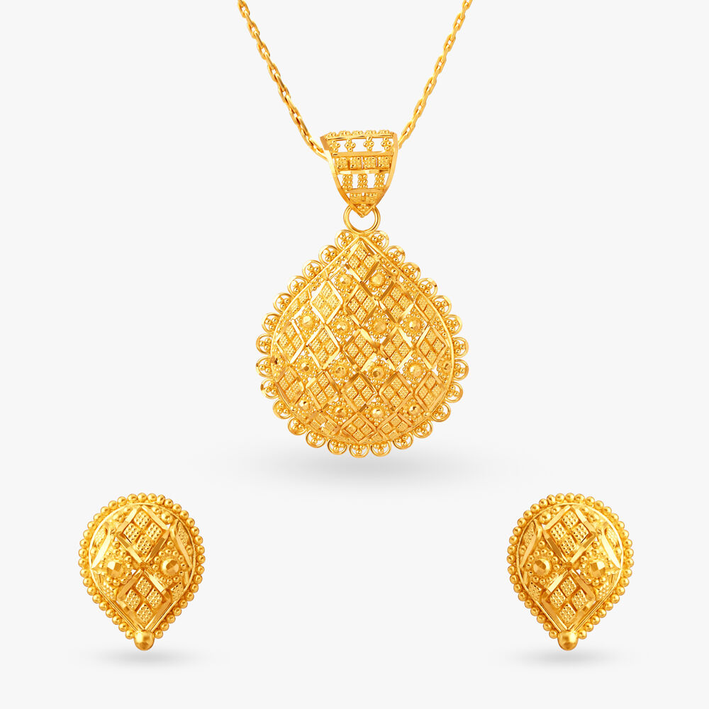 Buy Gold Elegance Pendant Set at Best Price Tanishq US