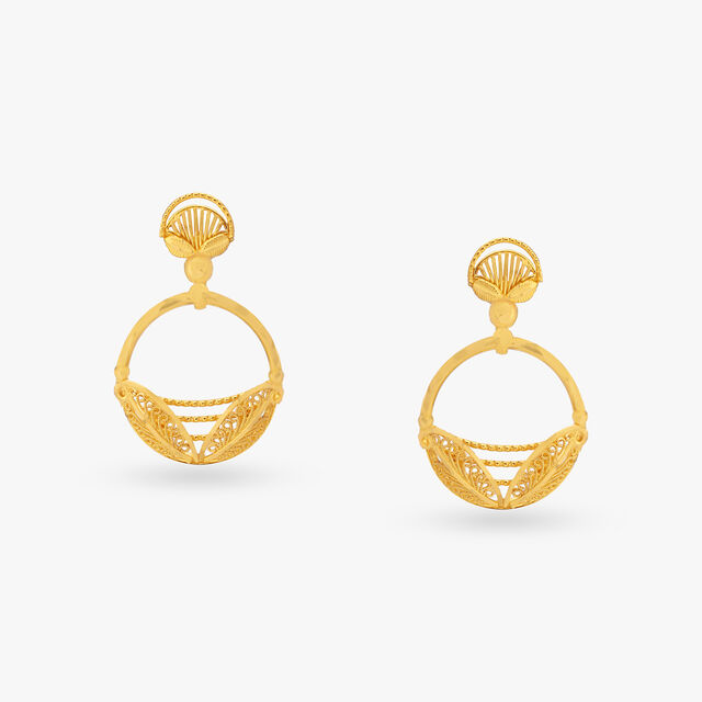 Chic Gold Drop Earrings 