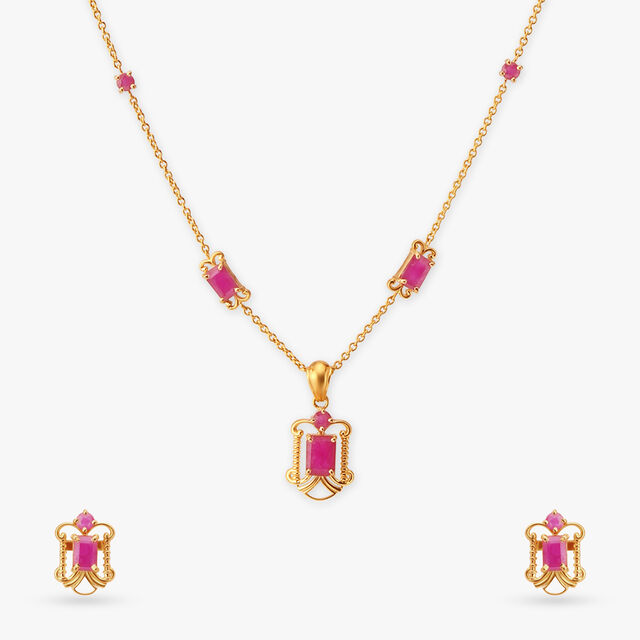 Scarlet Pendant with Chain and Earrings Set 