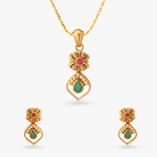 Elegant Pendant and Earrings Set 