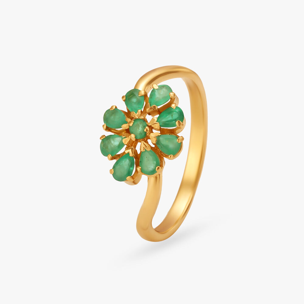 Emerald ring tanishq discount