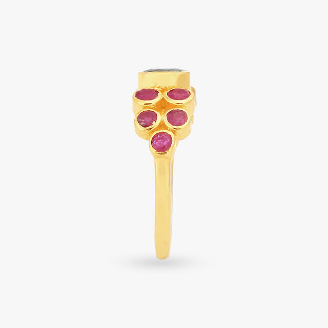Opulent Gold Finger Ring