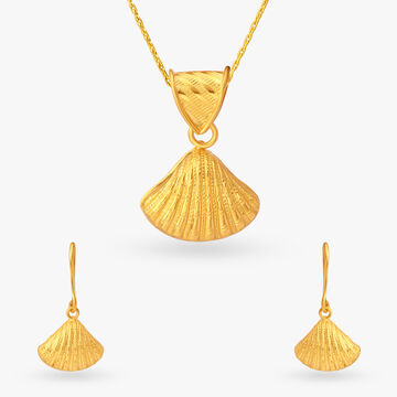 Gilded Seashell Gold Pendant and Earrings Set