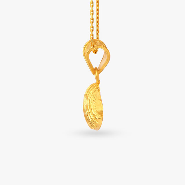 Gilded Seashell Gold Pendant and Earrings Set 3