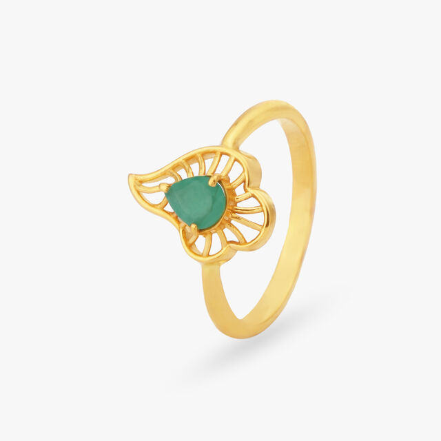 Leafy Gold Finger Ring