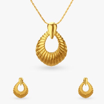 Modern Shell Gold Pendant and Earrings Set