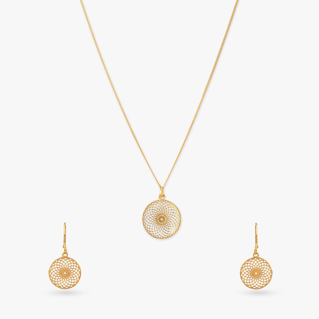 Radiant Web Gold Pendant with Chain and Earrings Set 