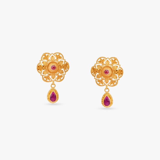 Floral Filigree Gold Pendant with Chain and Earrings Set