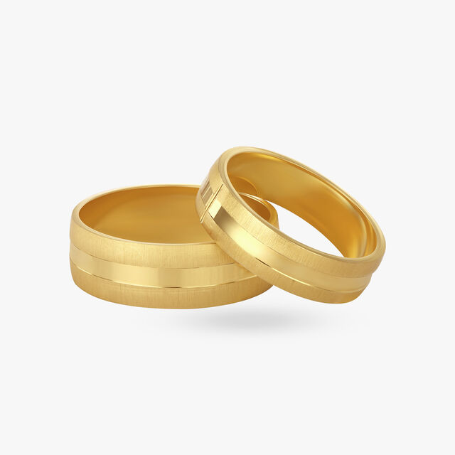 Sculpted Men's Gold Finger Ring 2