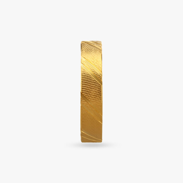 Sleek Stylish Men's Gold Finger Ring
