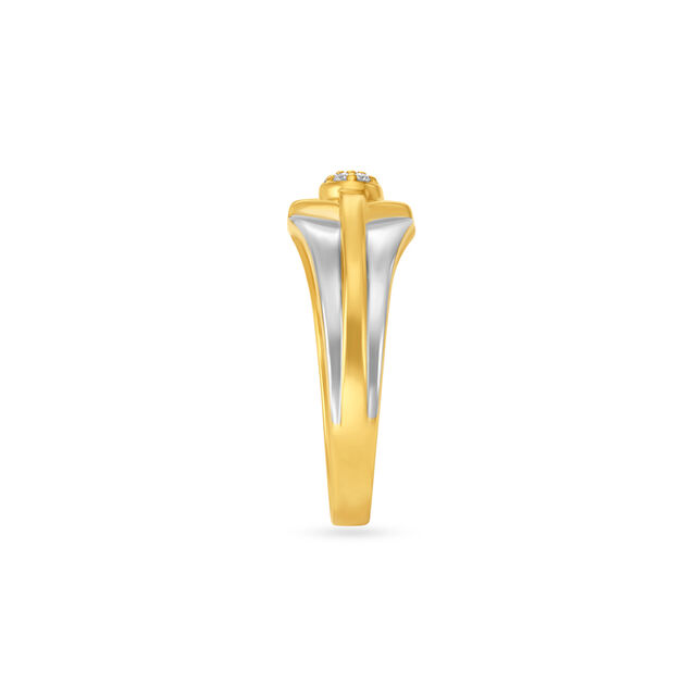 Striking Men's Gold Finger Ring 3
