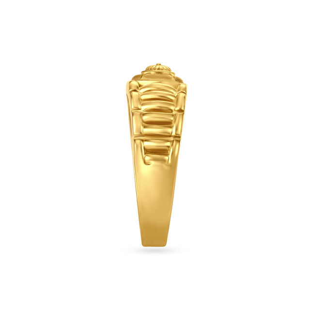 Traditional Charming Gold Ring for Men 3