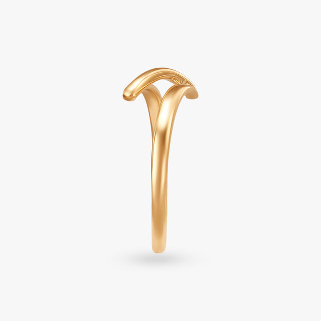 Sleek Twist Gold Finger Ring
