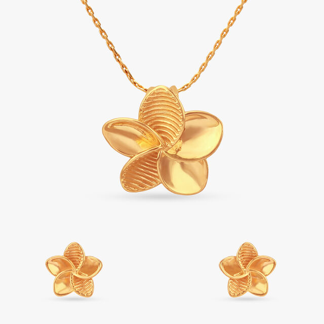 Petal Aura Gold Pendant and Earrings Set 