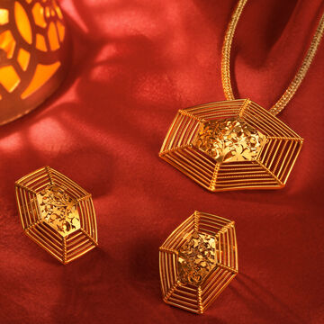 Beautiful Artistic Pendant and Earrings Set