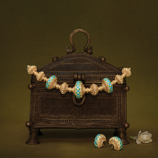 Marvellous Turquoise Badhroom Pattern Necklace Set 