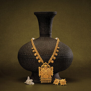 Luxurious Ras Rawa and Chandak Work Necklace Set