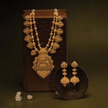 Marvellous Necklace Set with Ornate Beads and Jalidaar Nakashi