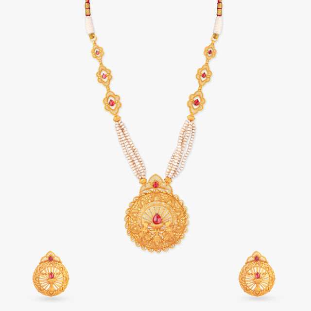 Sacred Splendour Gold Necklace set 