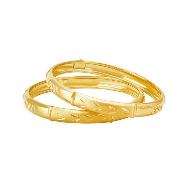 Sleek Gold Bangle 