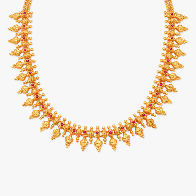An Aura of Traditional Elegance Necklace 