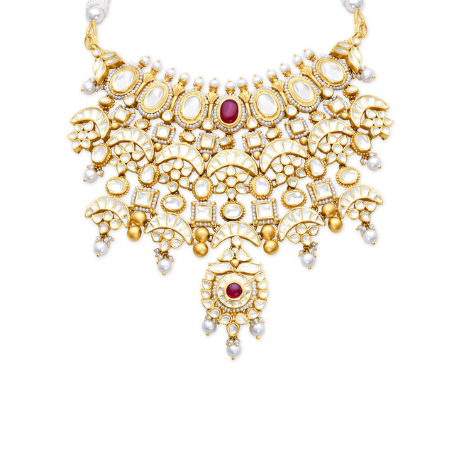 Alluring Gold Kundan Necklace Set for the Punjabi Bride 2