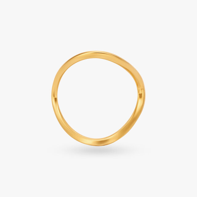 Sleek Vanki Gold Finger Ring 4