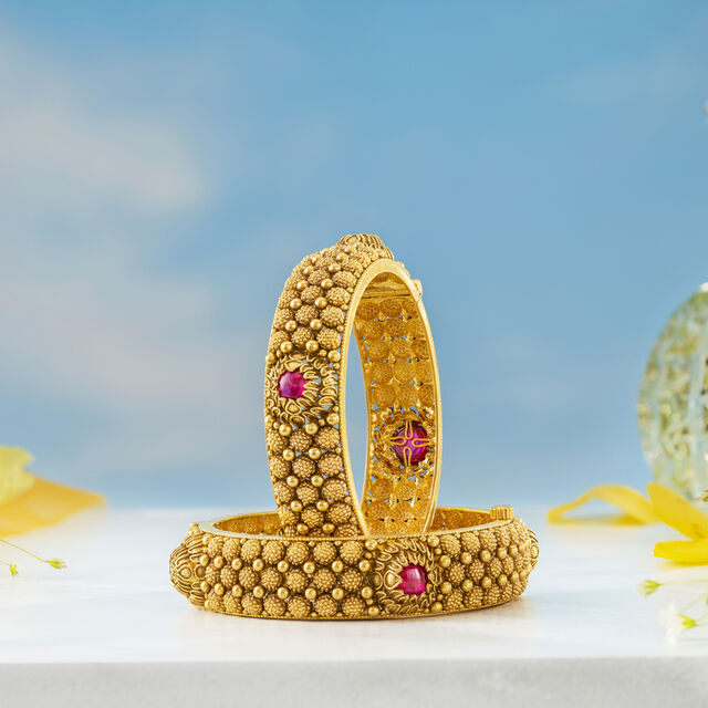 Splendid Gold Zardozi Bangle 
