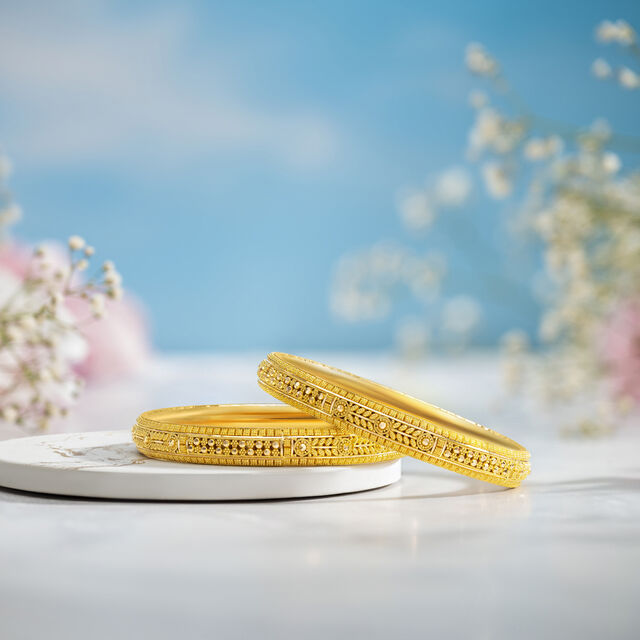 Alluring Gold Kolkata Work Bangle 