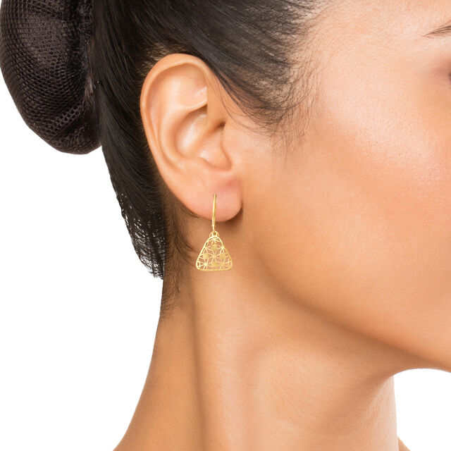 18KT Yellow Gold Hoop Earrings And Pendant Set To Steal The Attention 3