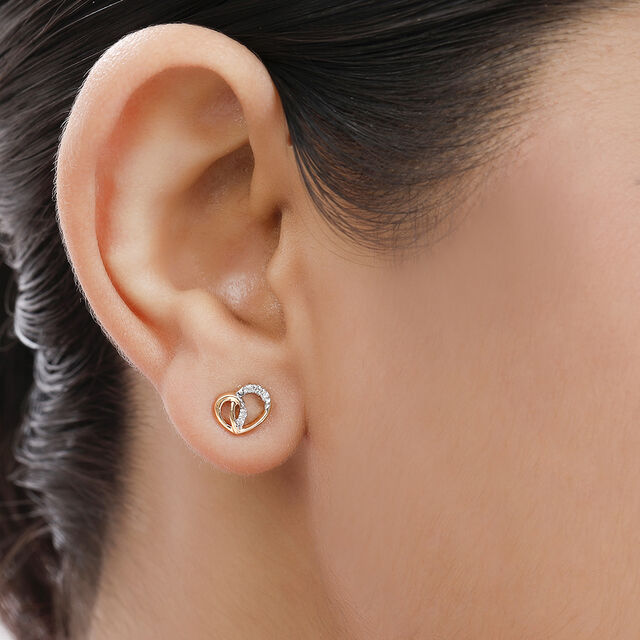 18 KT Yellow Gold Unconventional Pair Diamond Stud Earrings 3