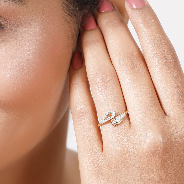 18KT Yellow Gold Shimmering Rivulet Diamond Finger Ring