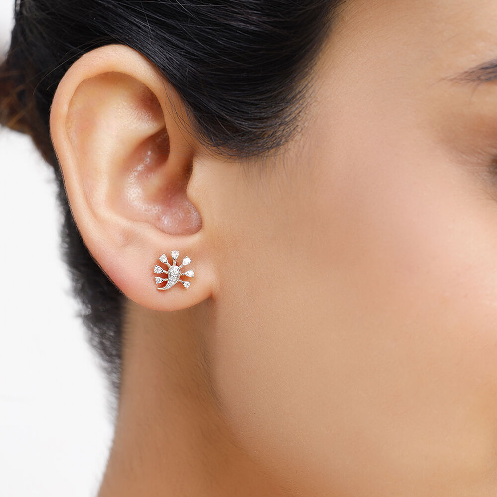Buy 18KT Yellow Gold Shimmering Pear Diamond Stud Earring at Best Price Tanishq UAE