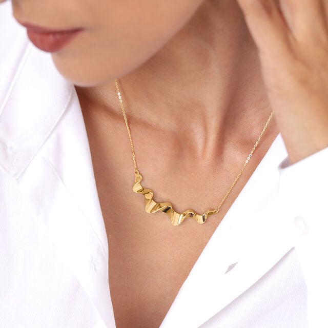 Serene Sway18KT Gold Pendant and Chain 2