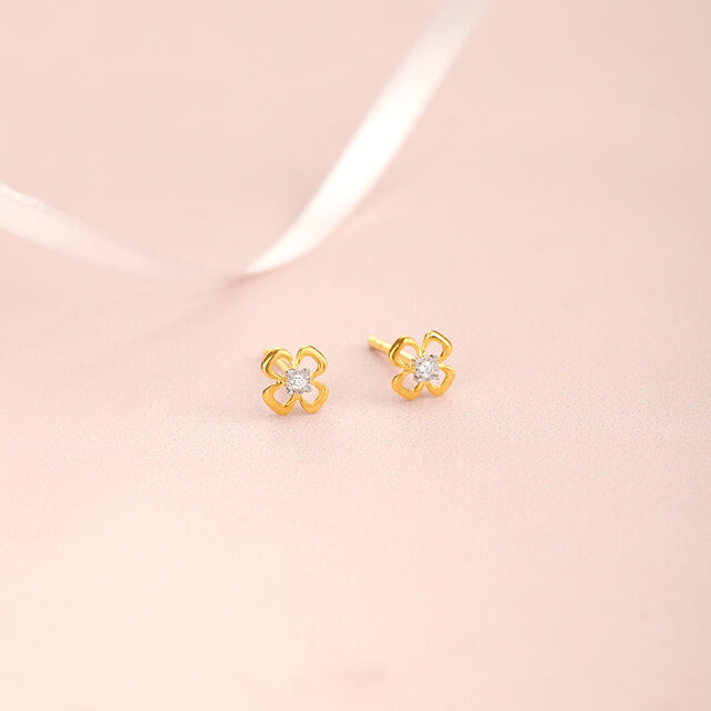 Dazzling Daisy 14 Kt Gold and Diamond Stud Earrings 