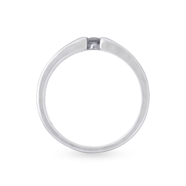 Sleek Platinum Diamond Finger Ring
