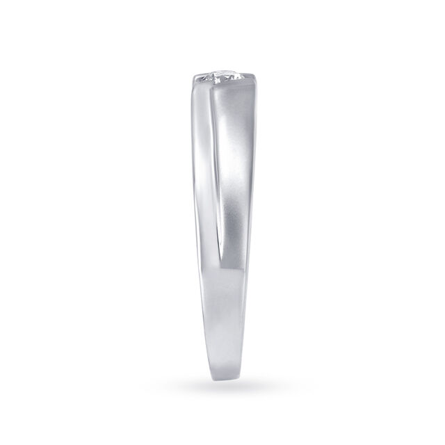 Glimmering Ridged Platinum and Diamond Ring 4