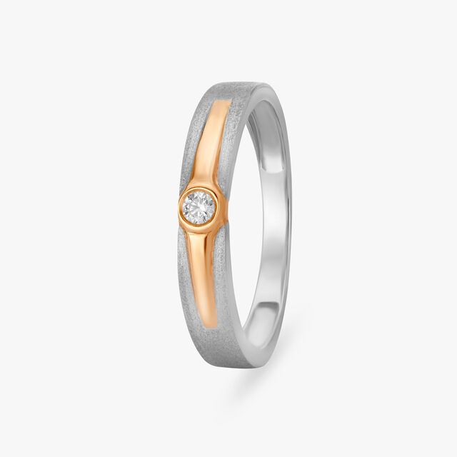 Sleek Platinum Diamond Finger Ring 